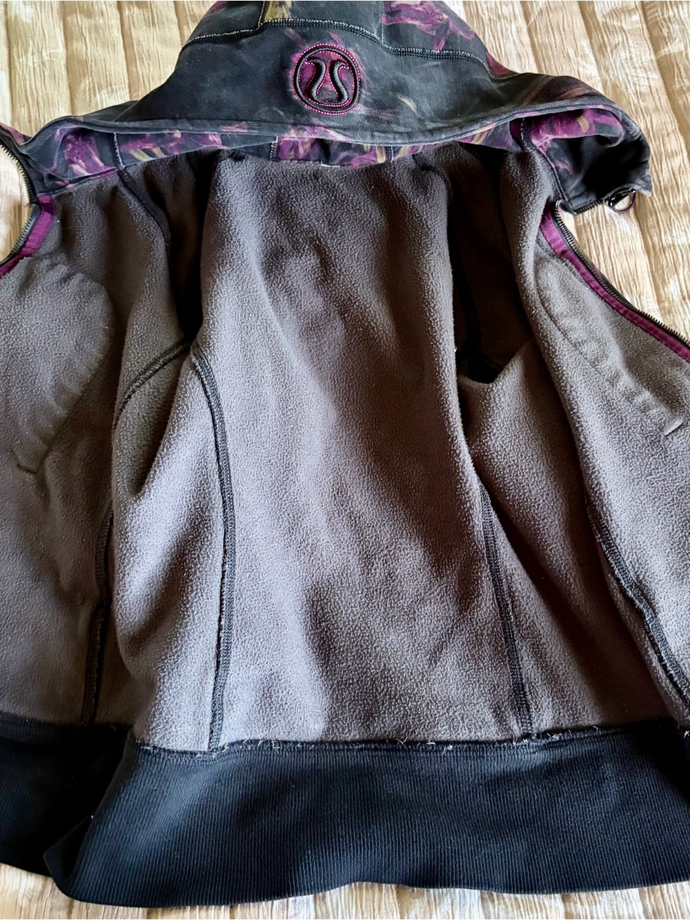 Lululemon Midnight Iris Floral Scuba Hoodie Sz 2/4 HTF Yoga Running Thumb Holes - Picture 9 of 10
